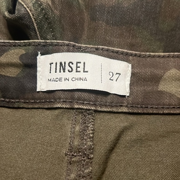 TINSEL from NORDSTROM Stretch Straight Camo Jade Jeans Size 27 - Picture 6 of 8